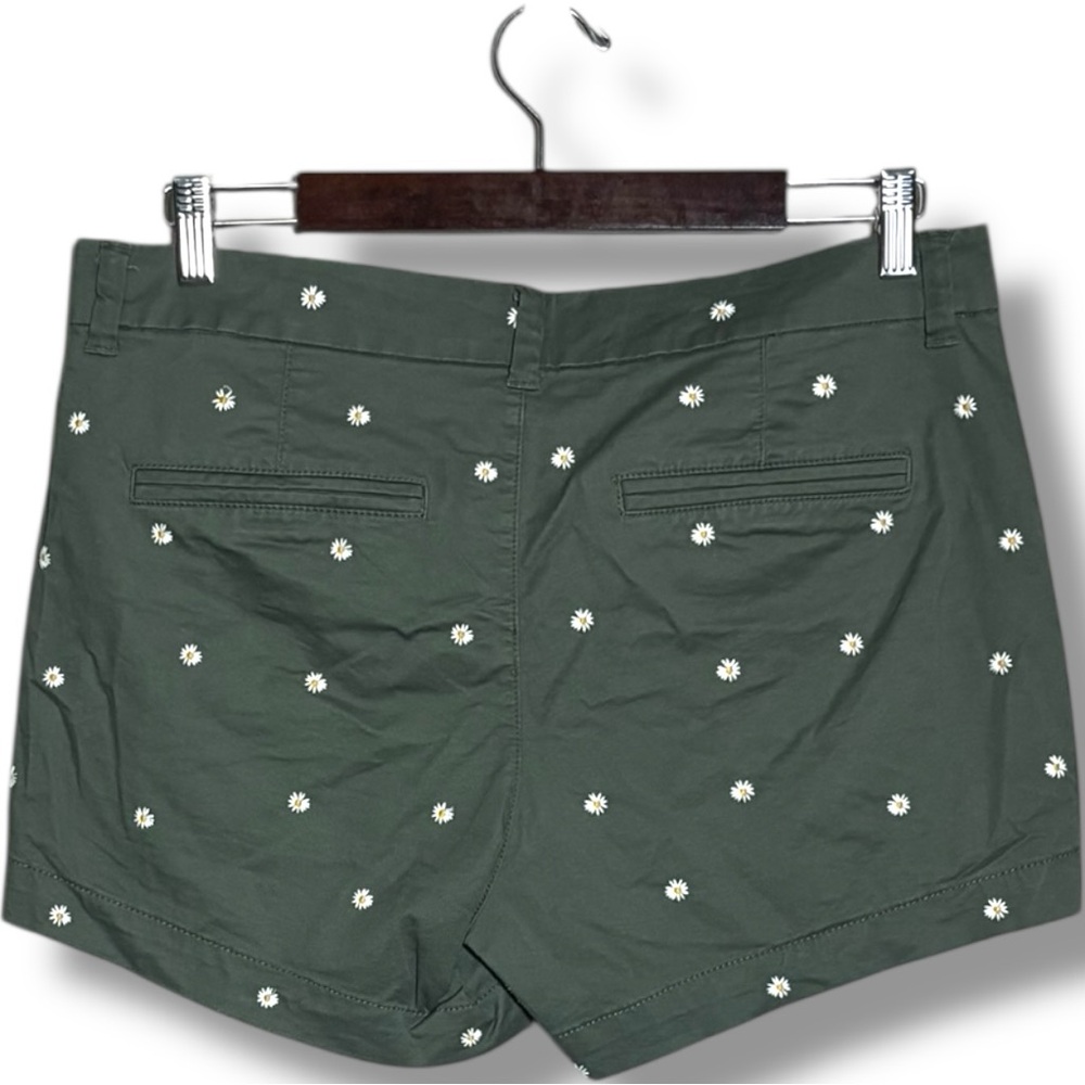 Old Navy Olive Green Small White Floral Print Women's Everyday Mid Rise Shorts - Picture 5 of 10